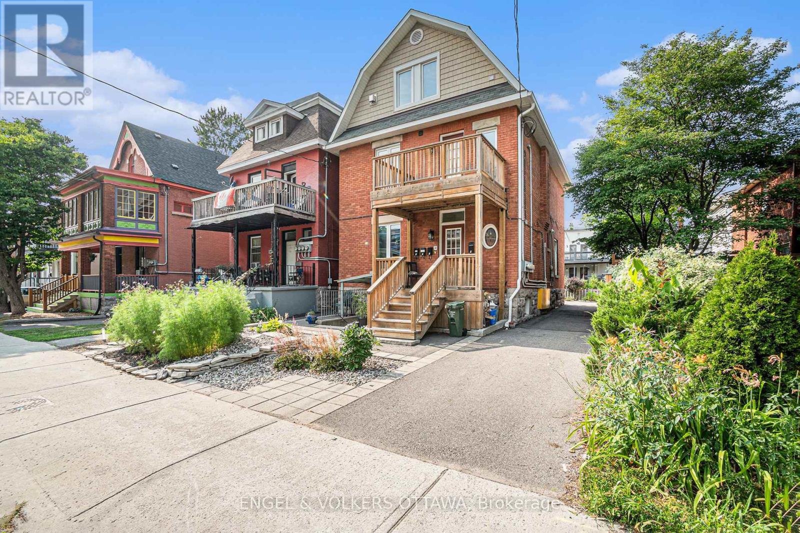 Property at 543 MCLEOD STREET image 2