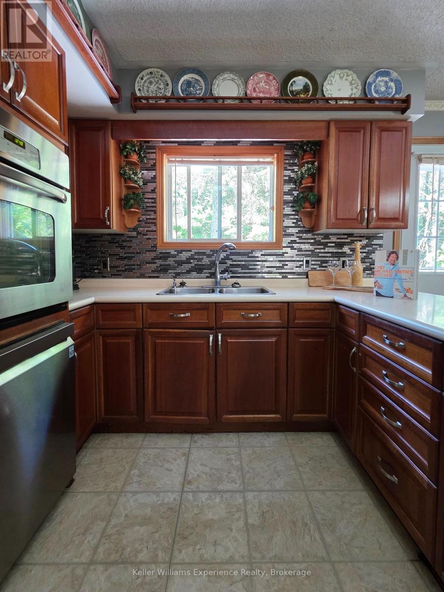 1186 Falkenburg Road, Bracebridge, Ontario  P1L 1X4 - Photo 9 - X12332228