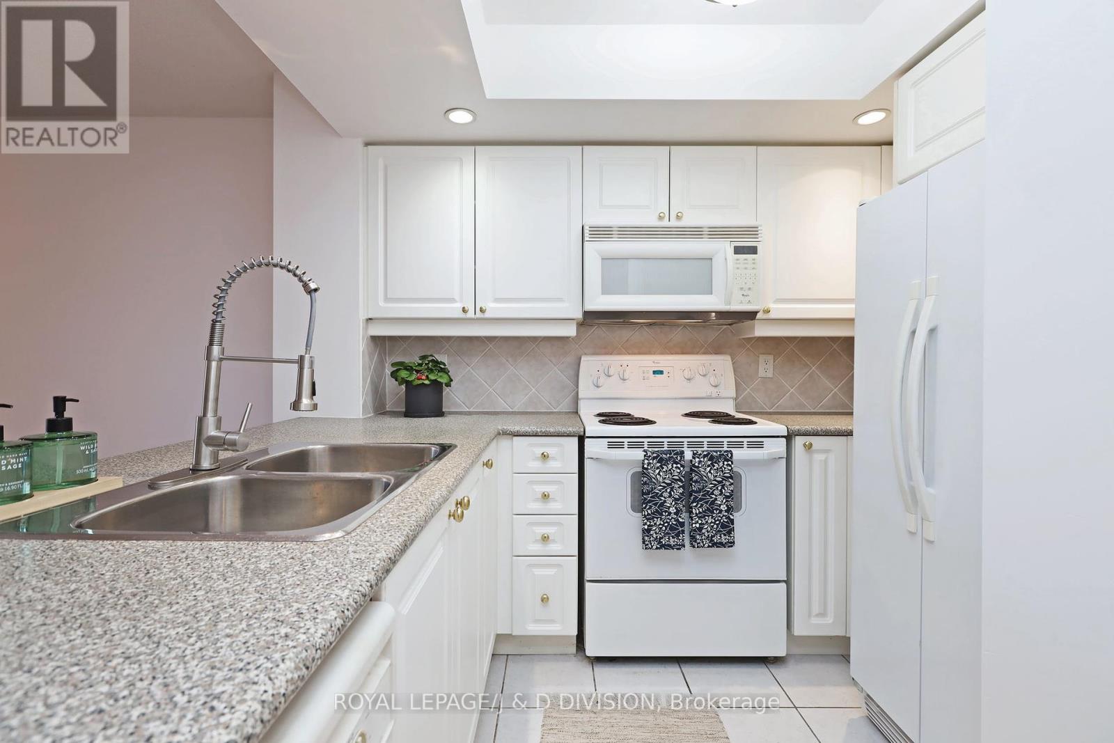 923 - 15 Northtown Way, Toronto, Ontario  M2N 7L5 - Photo 4 - C12354293