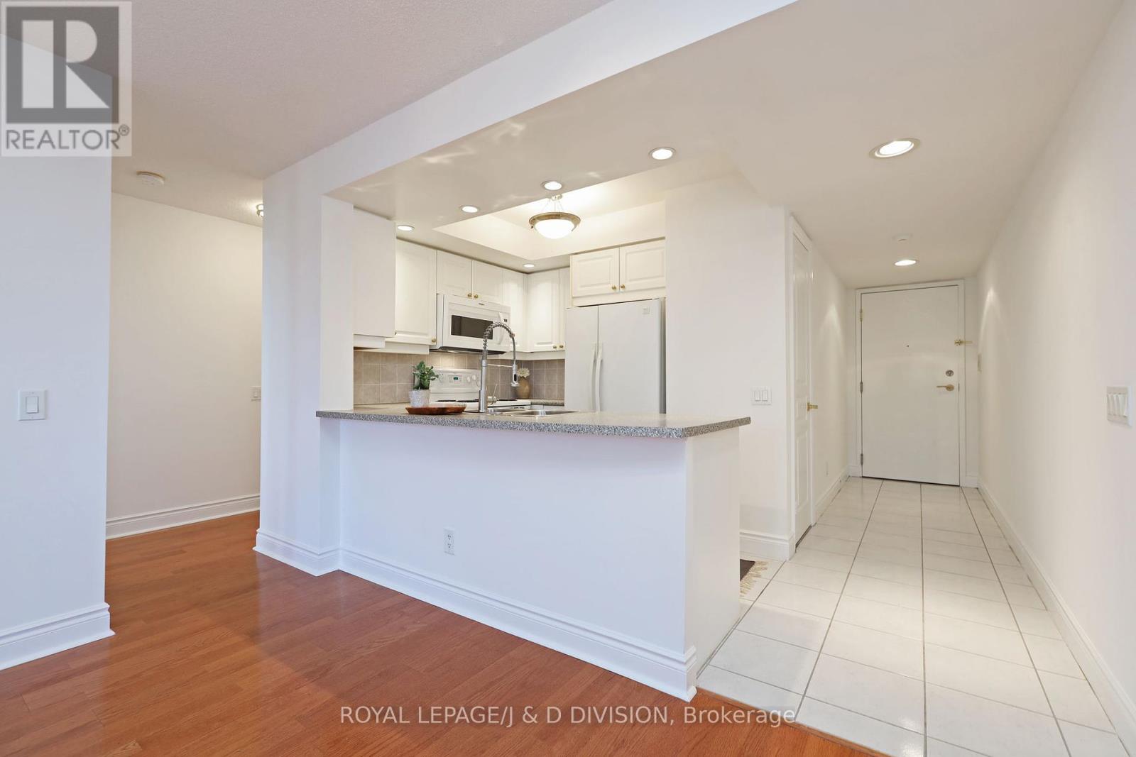 924 - 15 Northtown Way, Toronto, Ontario  M2N 7L5 - Photo 3 - C12354303