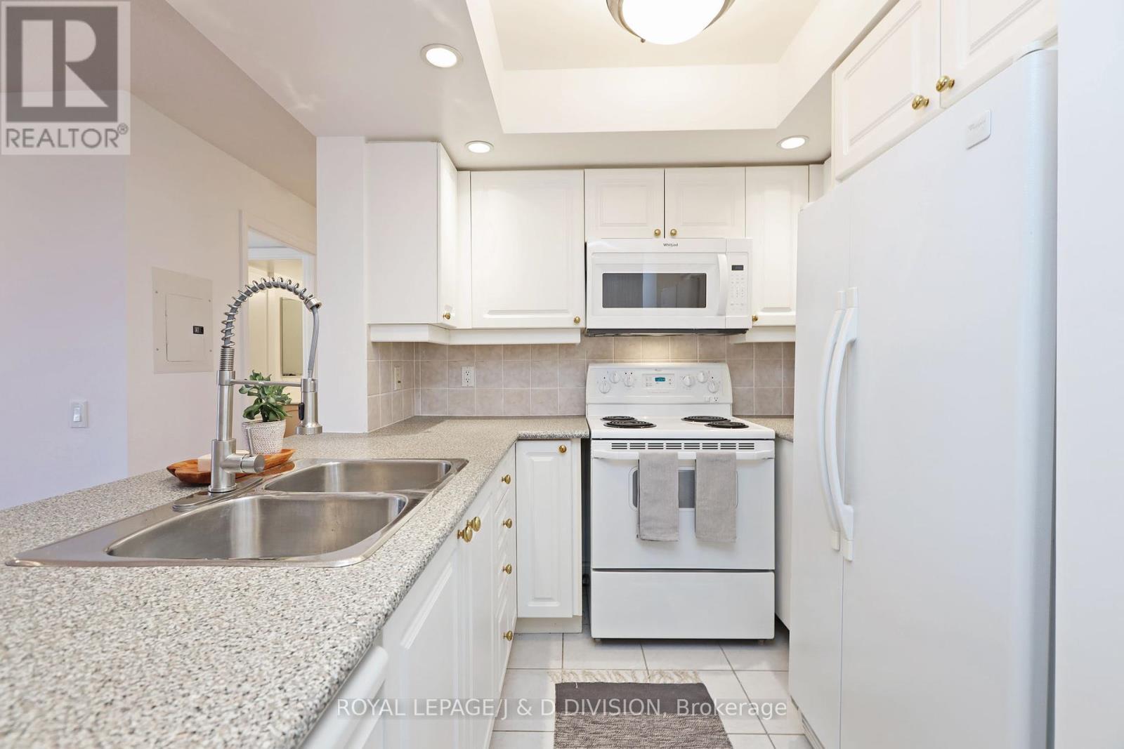 924 - 15 Northtown Way, Toronto, Ontario  M2N 7L5 - Photo 4 - C12354303