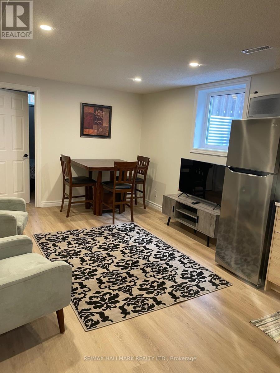 Basement Unit#1 - 37 Crystal Drive, Richmond Hill, Ontario  L4C 7Y5 - Photo 2 - N12354390