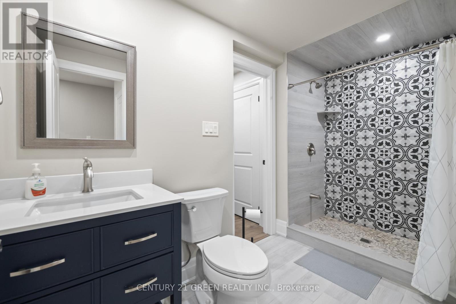 679 Hiawatha Boulevard, Hamilton, Ontario  L9G 3A6 - Photo 45 - X12354044