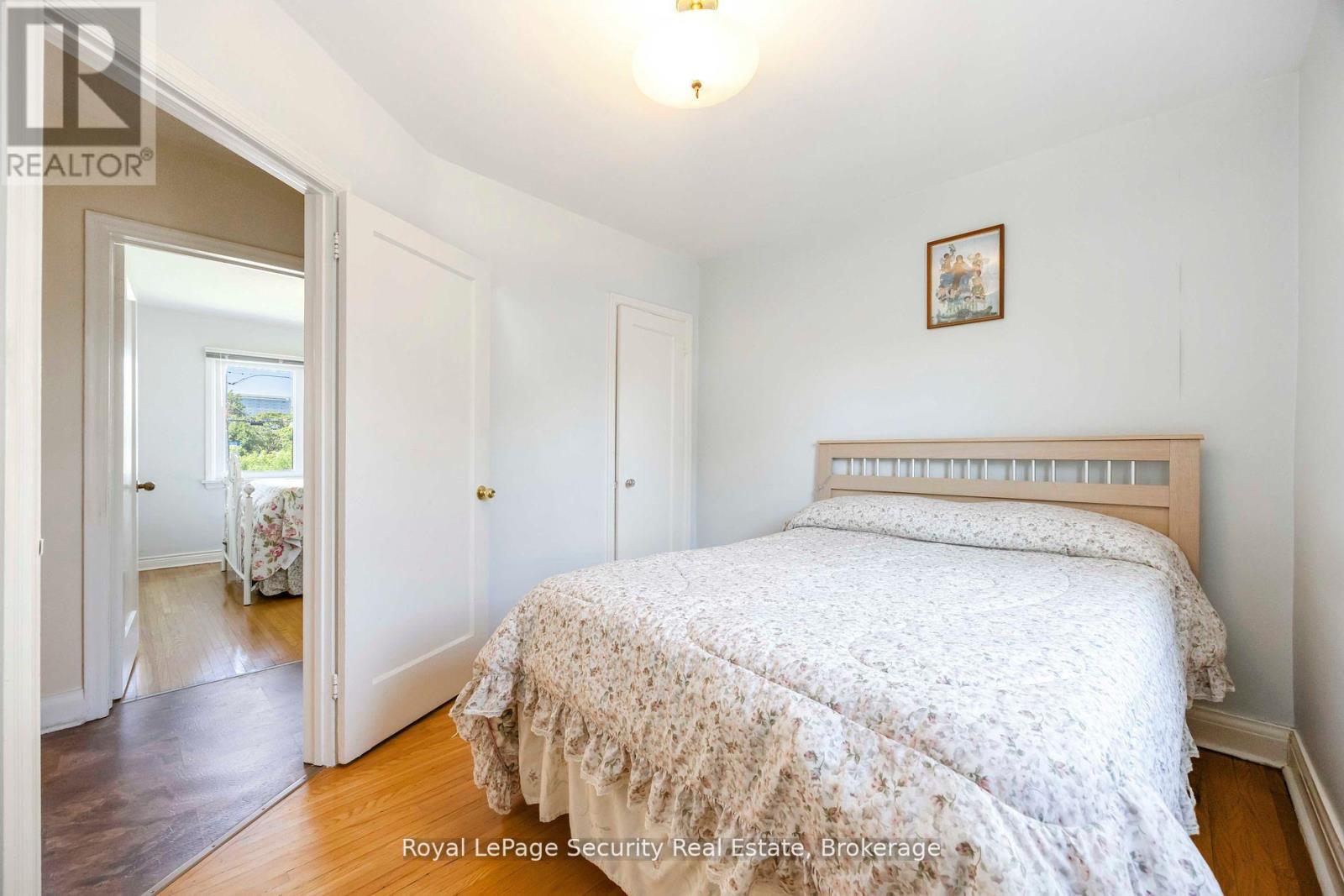 405 Rustic Road, Toronto, Ontario  M6L 1W8 - Photo 13 - W12354258