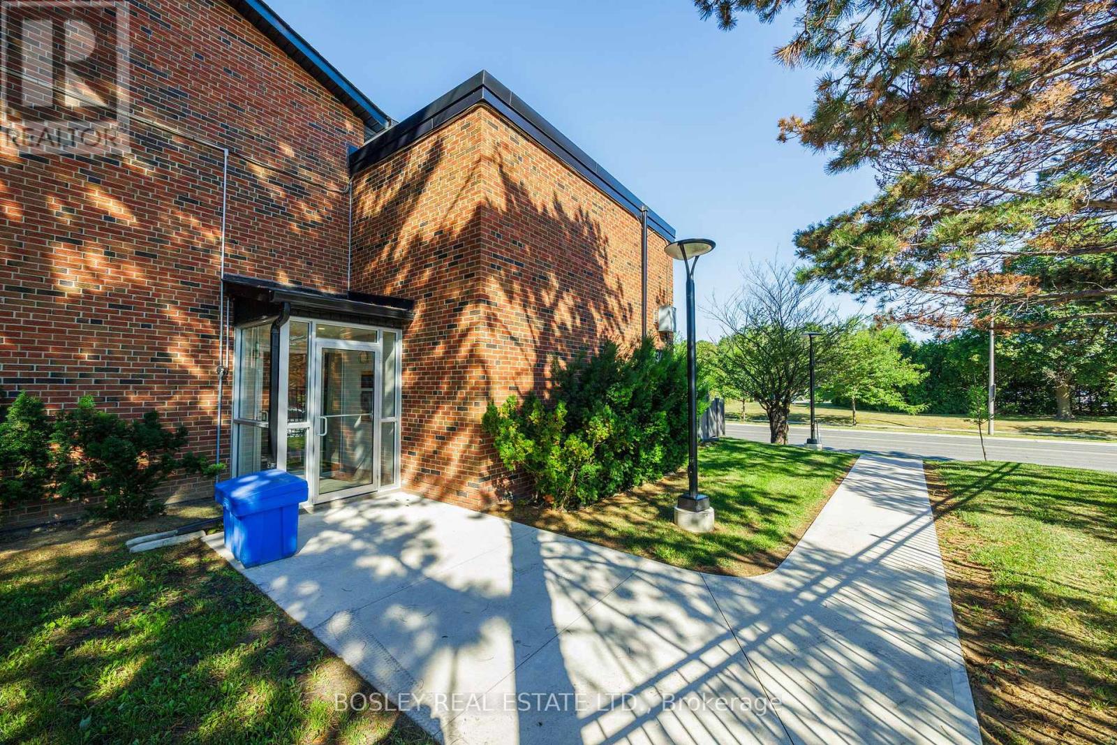 Property at 60 - 4345 BLOOR STREET W image 2