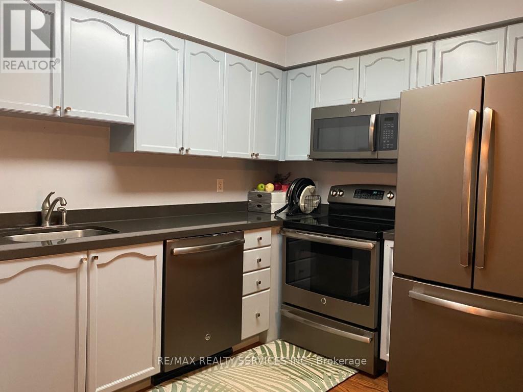 1610 - 2545 Erin Centre Boulevard, Mississauga, Ontario  L5M 6Z9 - Photo 10 - W12354416