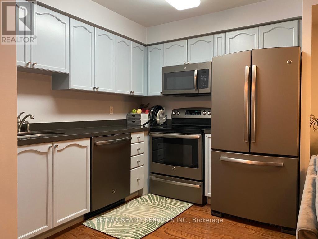 1610 - 2545 Erin Centre Boulevard, Mississauga, Ontario  L5M 6Z9 - Photo 9 - W12354416