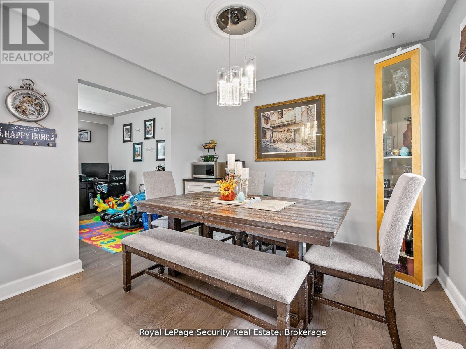 2 Maitland Avenue, Hamilton, Ontario  L9A 3J3 - Photo 13 - X12354401