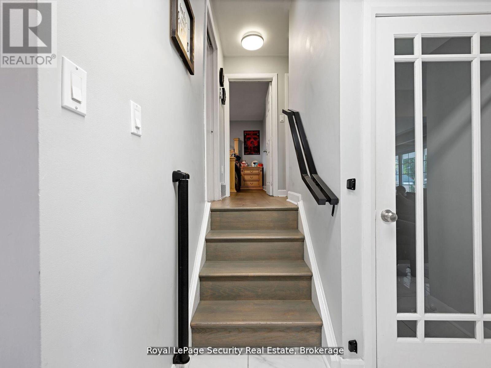 2 Maitland Avenue, Hamilton, Ontario  L9A 3J3 - Photo 21 - X12354401