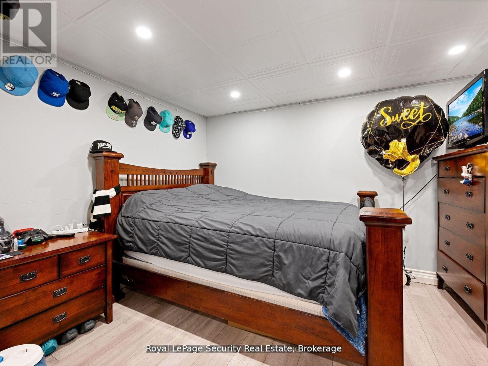 2 Maitland Avenue, Hamilton, Ontario  L9A 3J3 - Photo 30 - X12354401