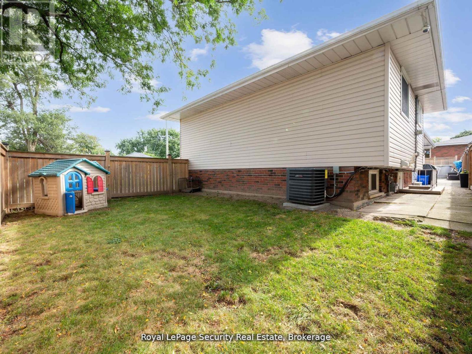 2 Maitland Avenue, Hamilton, Ontario  L9A 3J3 - Photo 39 - X12354401