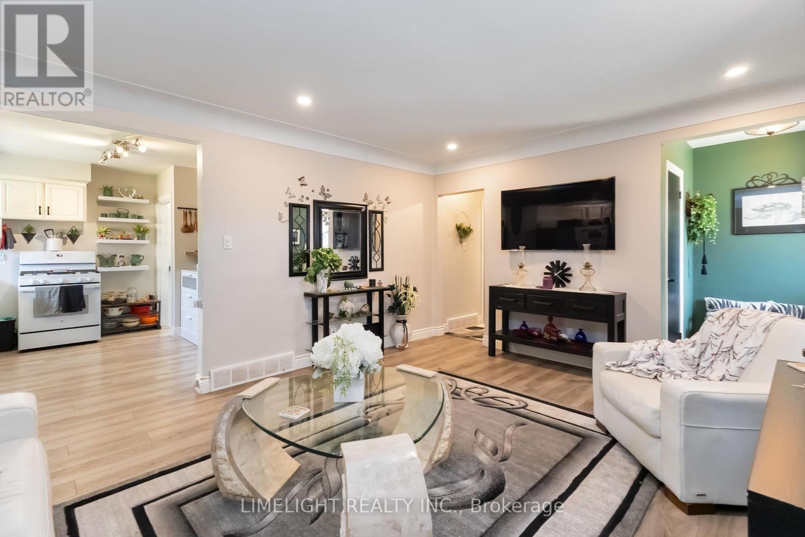 124 Susan Avenue, London East, Ontario  N5V 2G4 - Photo 8 - X12354546