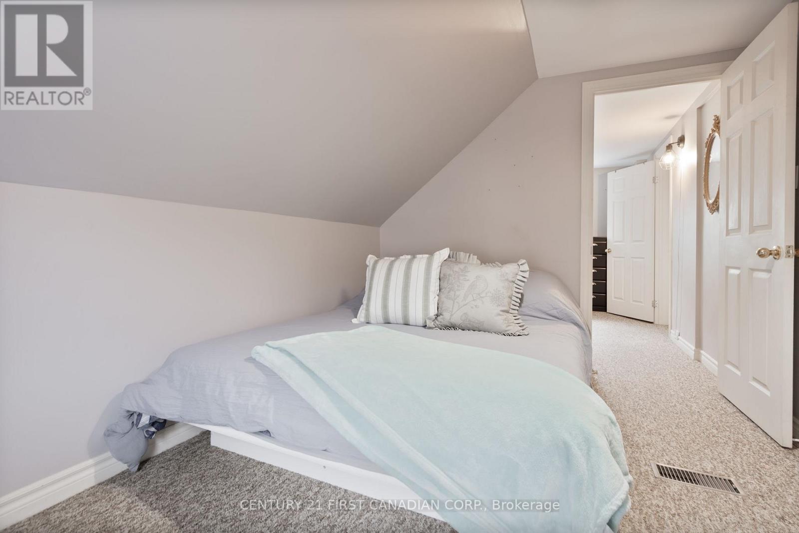 22430 Adelaide Road, Strathroy-Caradoc, Ontario  N0L 1W0 - Photo 24 - X12354620