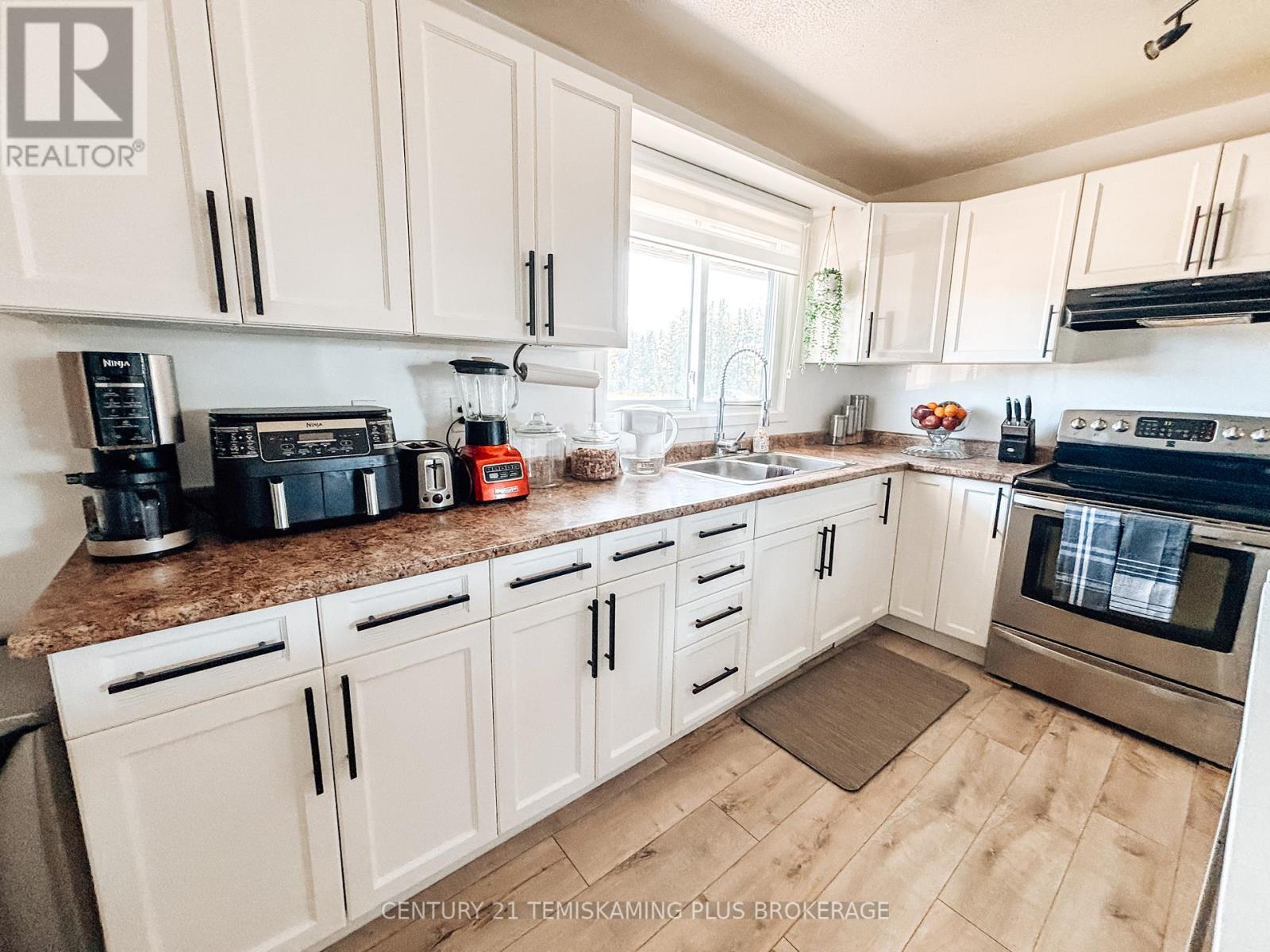 203 Roland Road, Temiskaming Shores, Ontario  P0J 1P0 - Photo 11 - T12354570