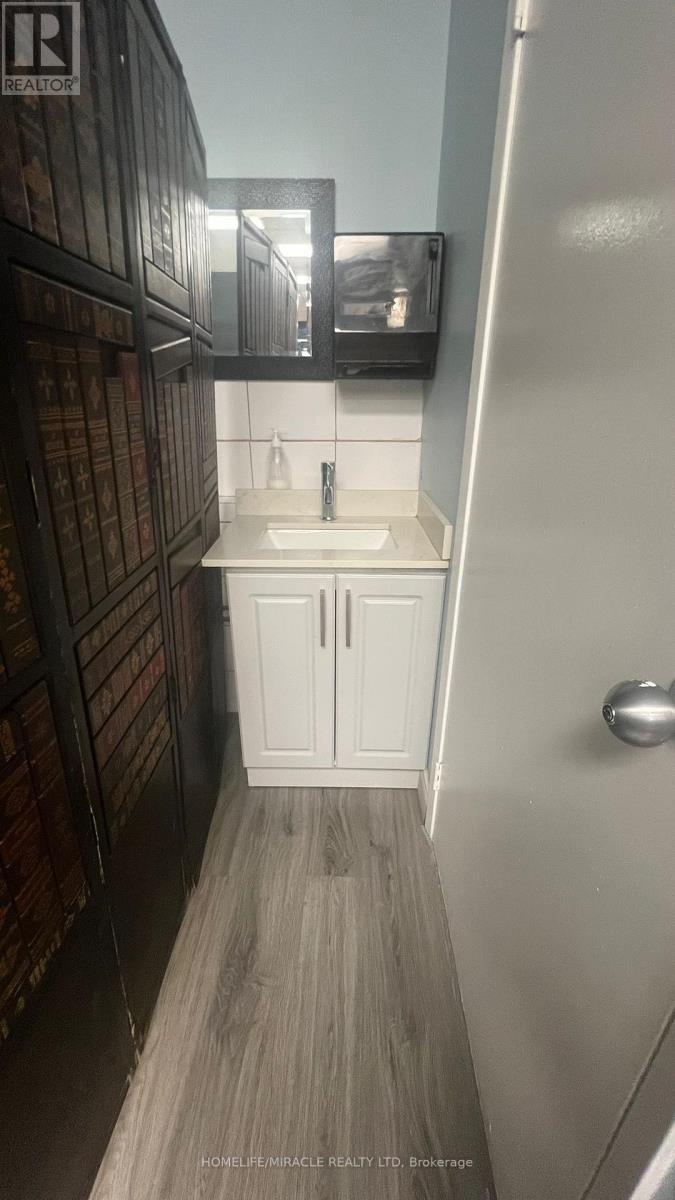 104 - 250 Dundas Street W, Toronto (Kensington-Chinatown), Ontario  M5T 2Z5 - Photo 3 - C12354470