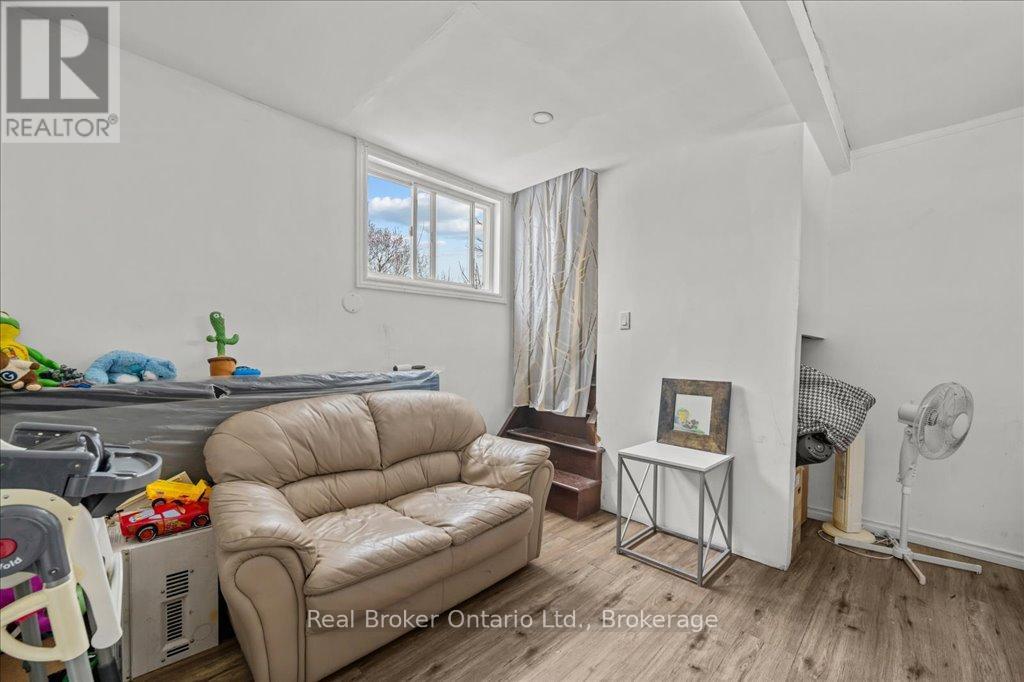 5000 Bridge Street, Niagara Falls, Ontario  L2E 2S5 - Photo 14 - X12354510