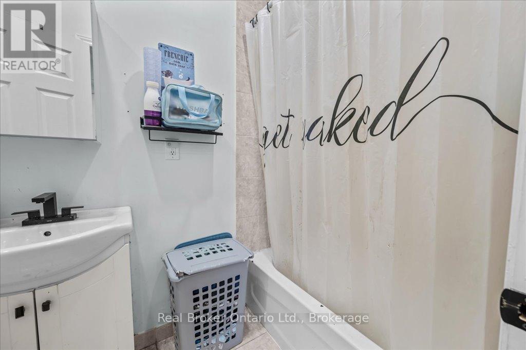 5000 Bridge Street, Niagara Falls, Ontario  L2E 2S5 - Photo 7 - X12354510
