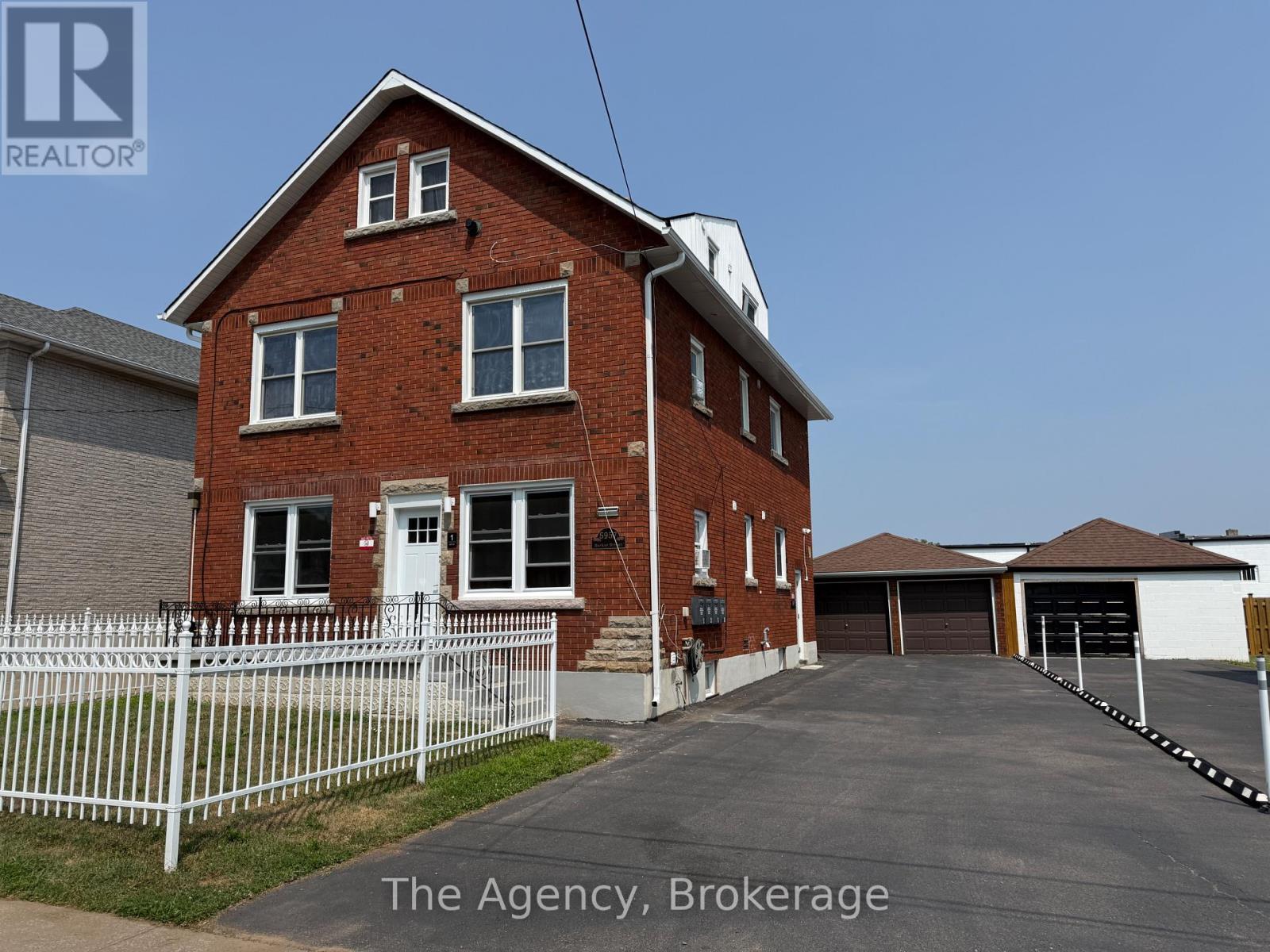 5957 BARKER STREET, Niagara Falls, Ontario