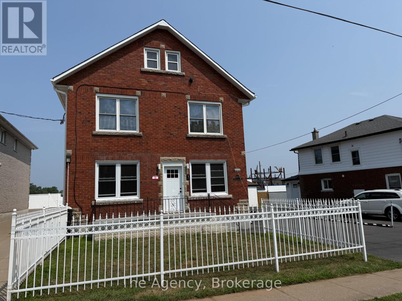 5957 Barker Street, Niagara Falls, Ontario  L2G 1Y5 - Photo 3 - X12354526