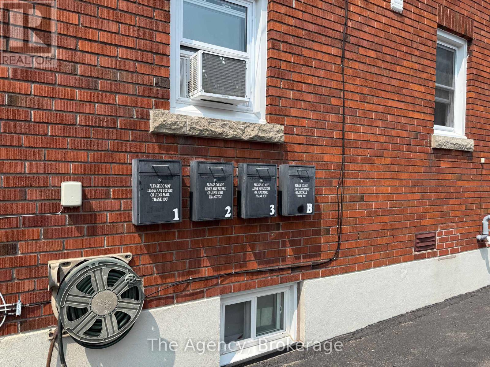5957 Barker Street, Niagara Falls, Ontario  L2G 1Y5 - Photo 4 - X12354526
