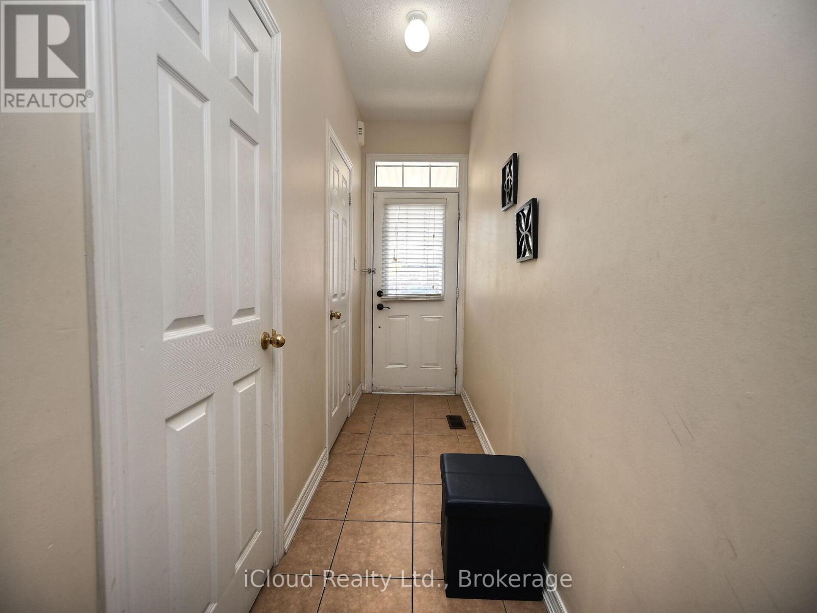 74 Crumlin Crescent, Brampton (Credit Valley), Ontario  L6X 0Y3 - Photo 5 - W12306923