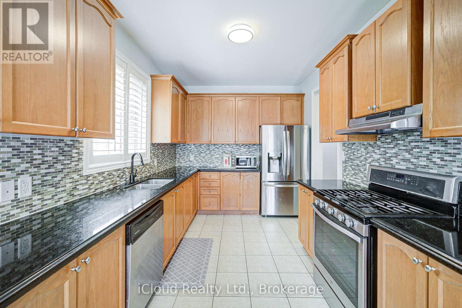 29 Teal Crest Circle, Brampton (Credit Valley), Ontario  L6X 2Z5 - Photo 10 - W12341683