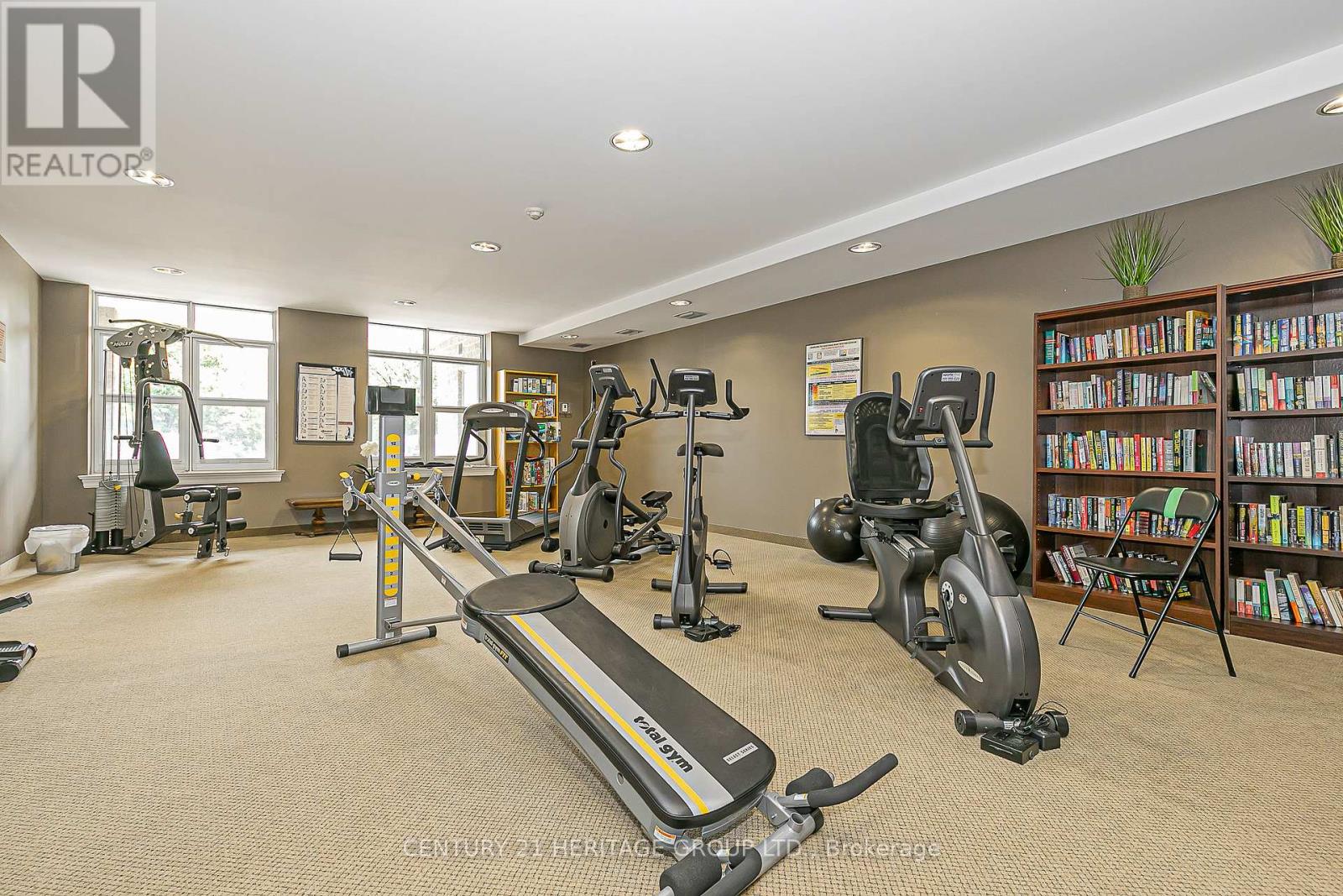 202 - 10 Ashton Road, Newmarket, Ontario  L3Y 5V5 - Photo 12 - N12354472