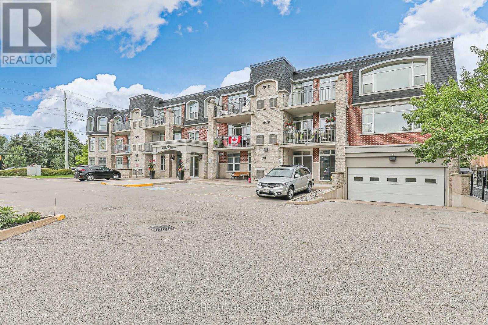 202 - 10 Ashton Road, Newmarket, Ontario  L3Y 5V5 - Photo 2 - N12354472