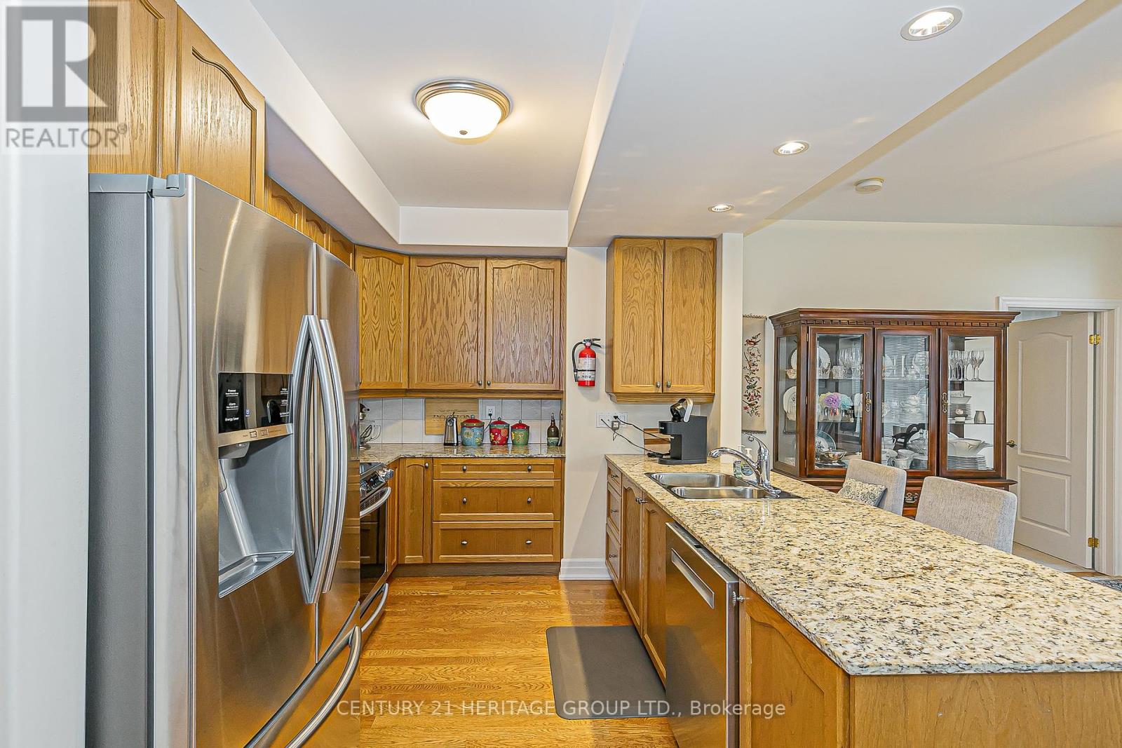202 - 10 Ashton Road, Newmarket, Ontario  L3Y 5V5 - Photo 5 - N12354472