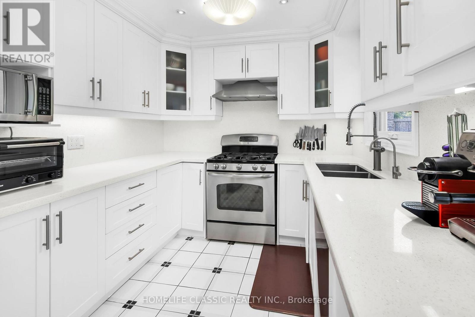 72 Gayla Street, Vaughan, Ontario  L4J 6G1 - Photo 11 - N12354489