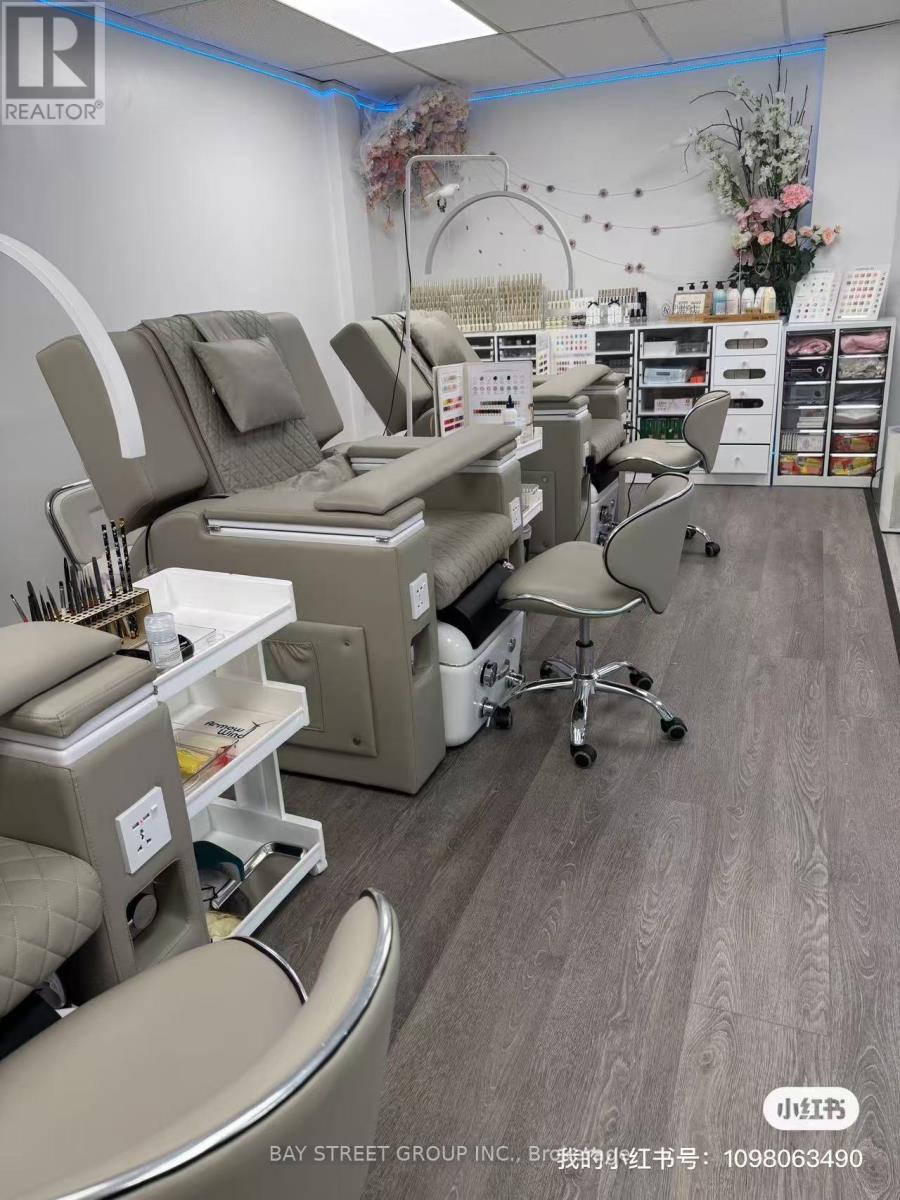 9011 LESLIE STREET, richmond hill (beaver creek business park), Ontario