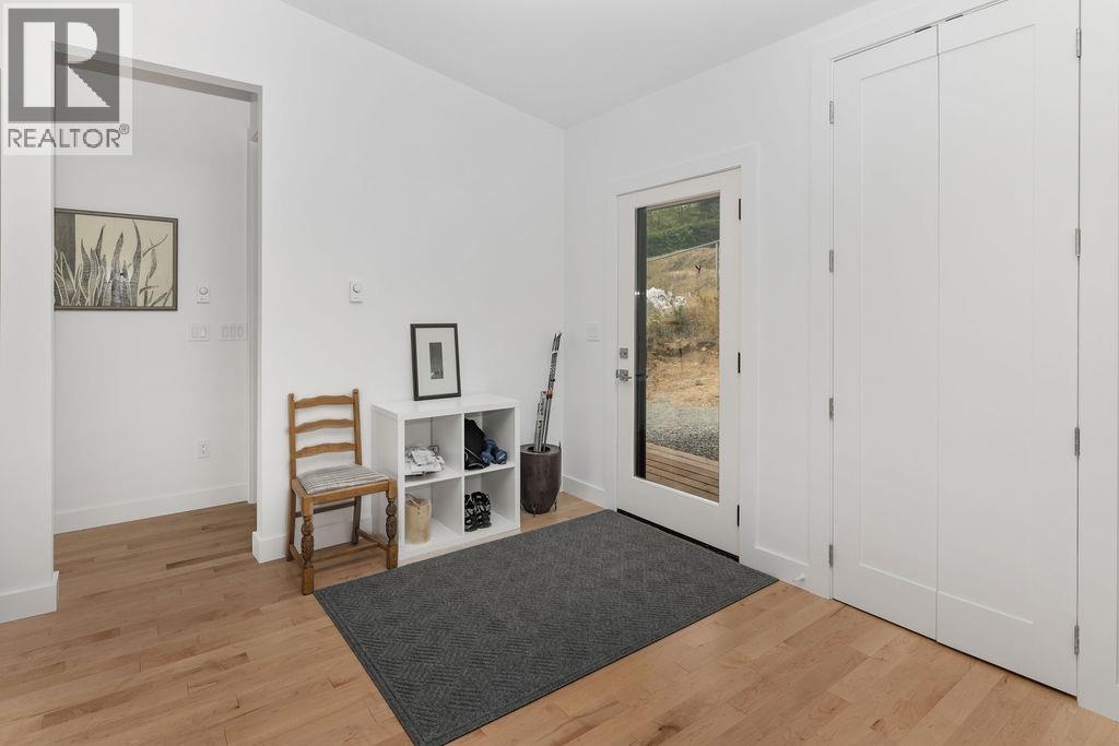 Property at 1829 NORTH ROAD image 2
