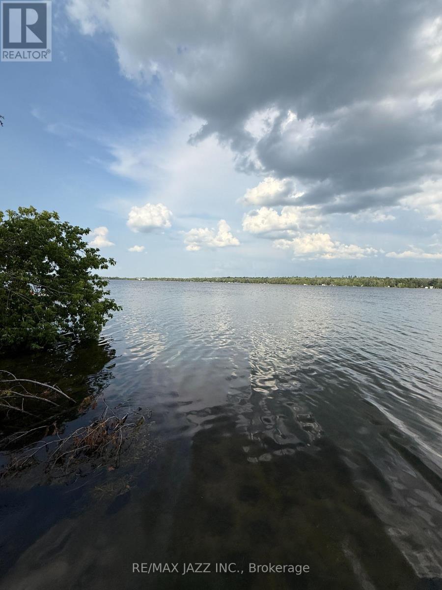 90/92 Pinewood Boulevard, Kawartha Lakes, Ontario  K0M 2T0 - Photo 7 - X12354572