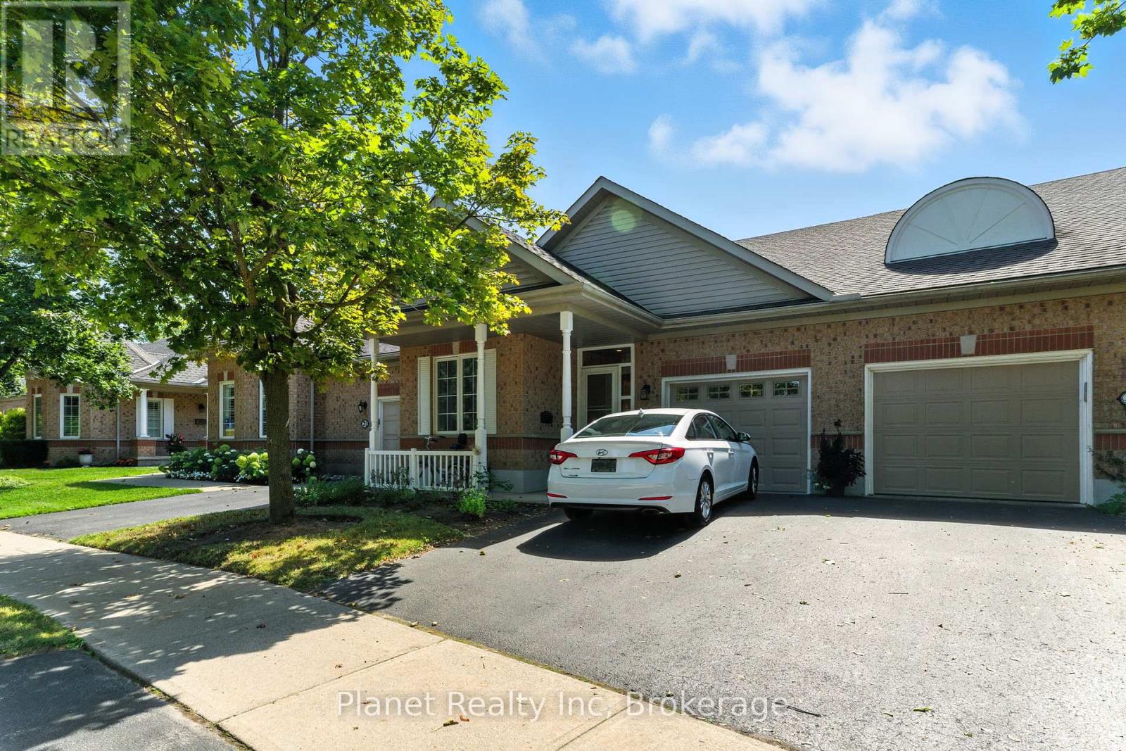 19 VILLAGE GREEN DRIVE, Guelph, Ontario