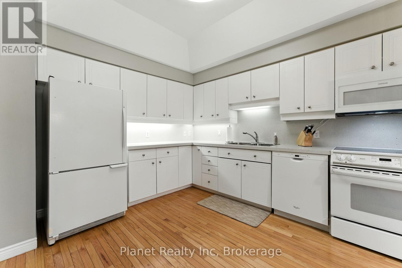 19 Village Green Drive, Guelph, Ontario  N1G 4X7 - Photo 13 - X12354605