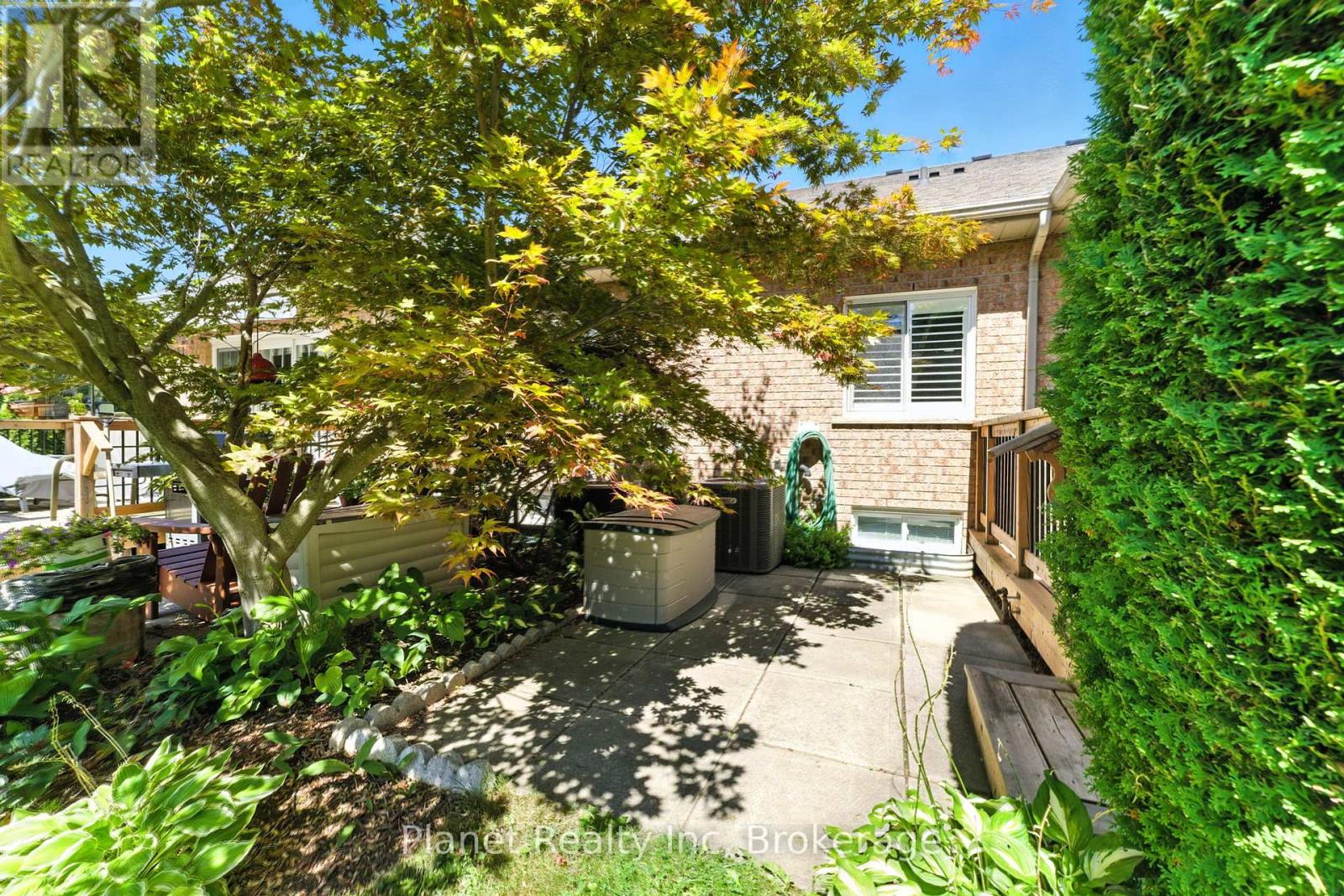 19 Village Green Drive, Guelph, Ontario  N1G 4X7 - Photo 36 - X12354605