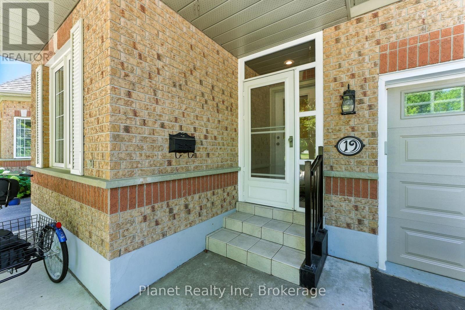 19 Village Green Drive, Guelph, Ontario  N1G 4X7 - Photo 6 - X12354605