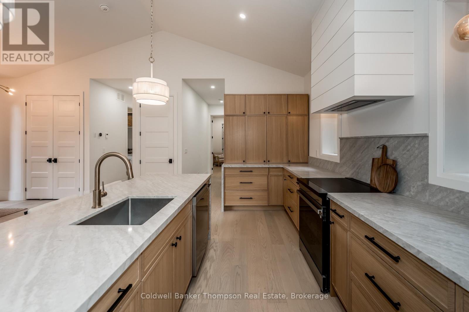 2341 Limberlost Road, Lake Of Bays, Ontario  P1H 2J6 - Photo 11 - X12354616