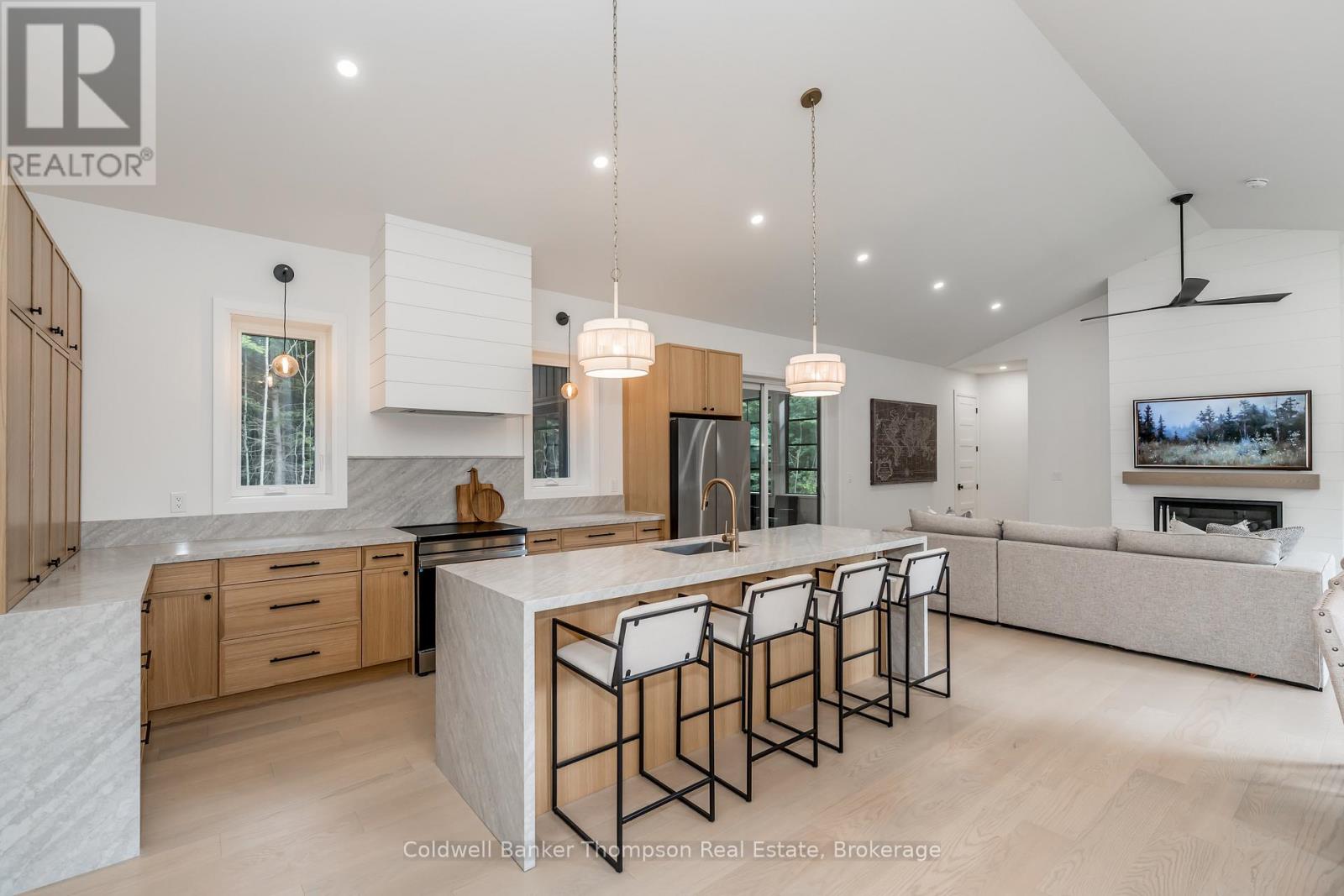 2341 Limberlost Road, Lake Of Bays, Ontario  P1H 2J6 - Photo 9 - X12354616
