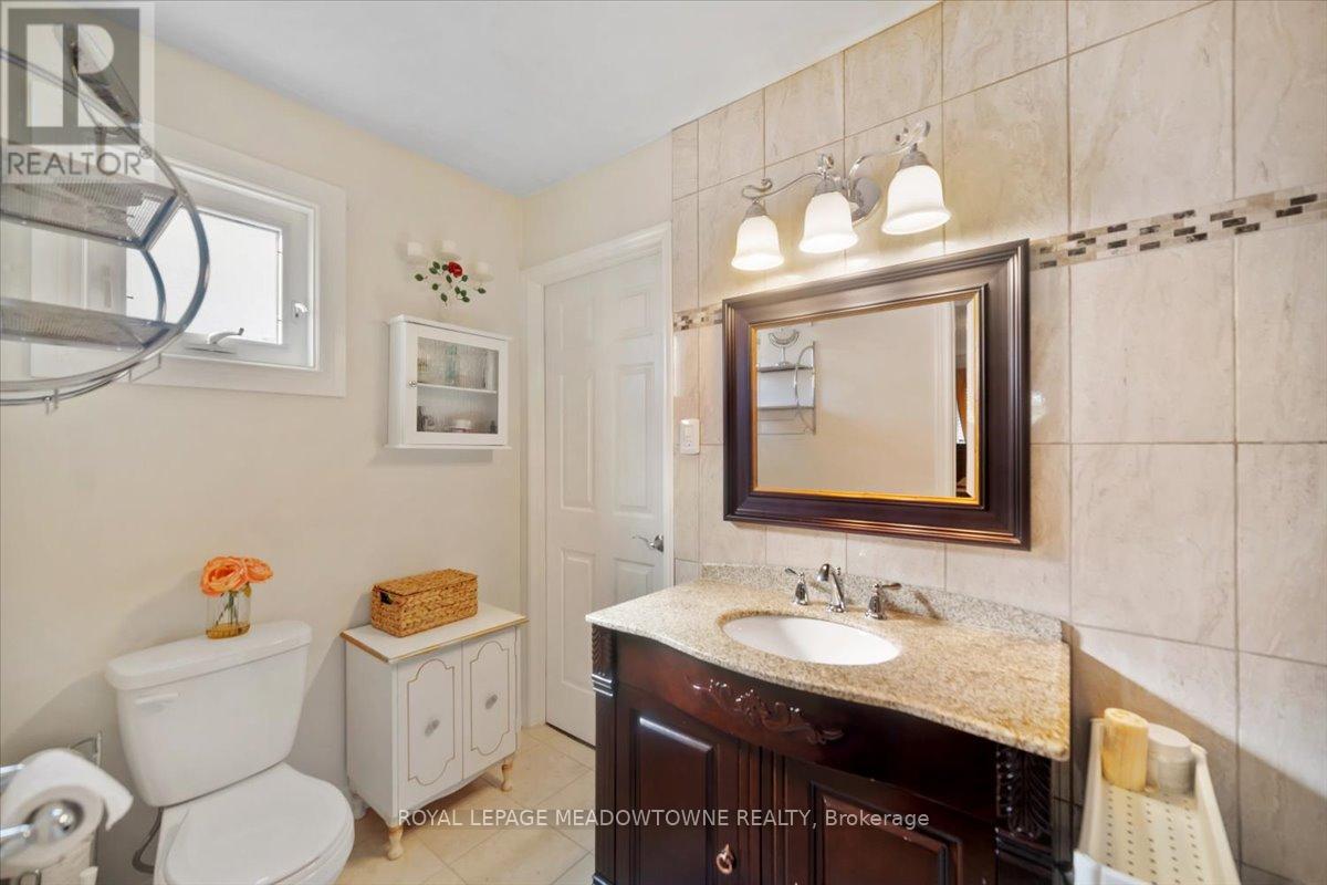 836 Greycedar Crescent, Mississauga (Rathwood), Ontario  L4W 3J8 - Photo 20 - W12354482