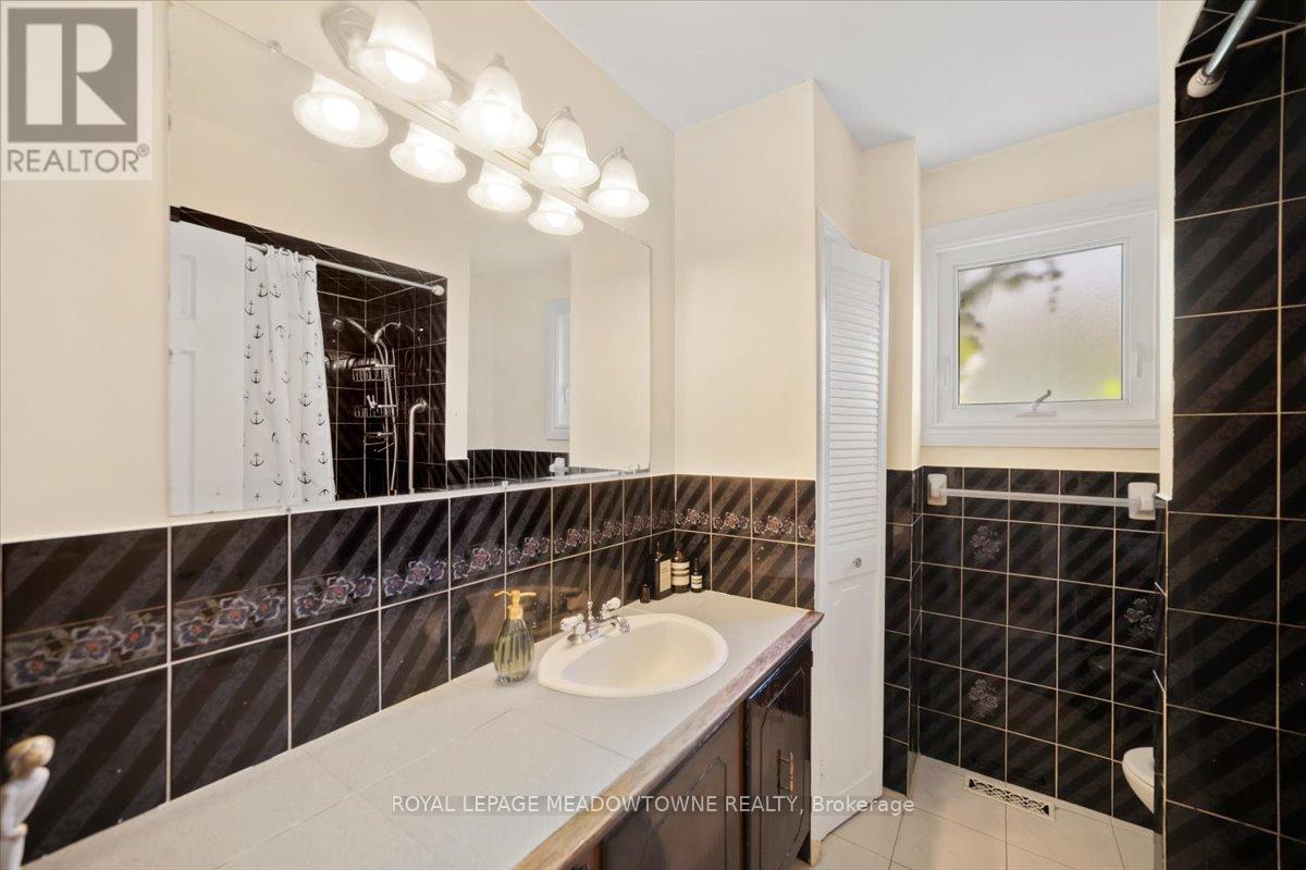 836 Greycedar Crescent, Mississauga (Rathwood), Ontario  L4W 3J8 - Photo 24 - W12354482