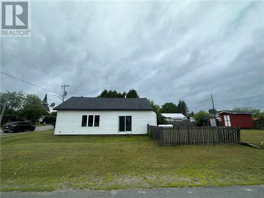 24 Algoma Street, Webbwood, Ontario  P0P 2G0 - Photo 2 - 2124224