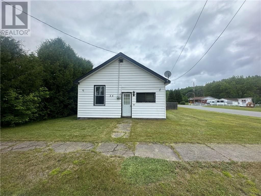 24 Algoma Street, Webbwood, Ontario  P0P 2G0 - Photo 3 - 2124224
