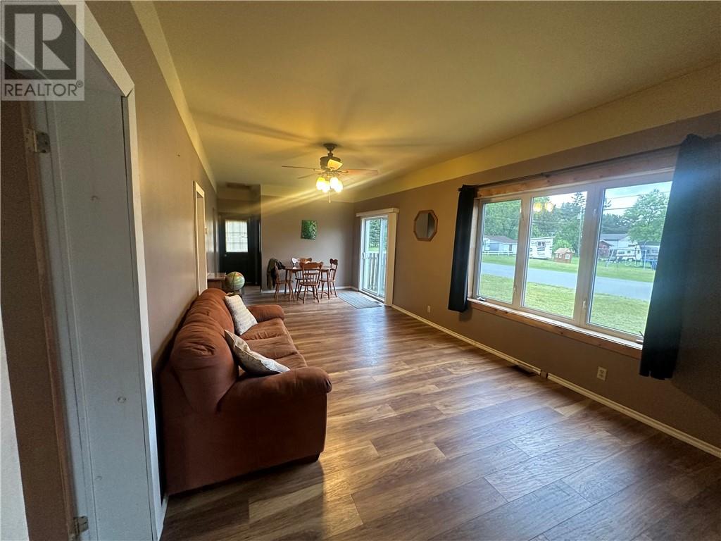 24 Algoma Street, Webbwood, Ontario  P0P 2G0 - Photo 4 - 2124224
