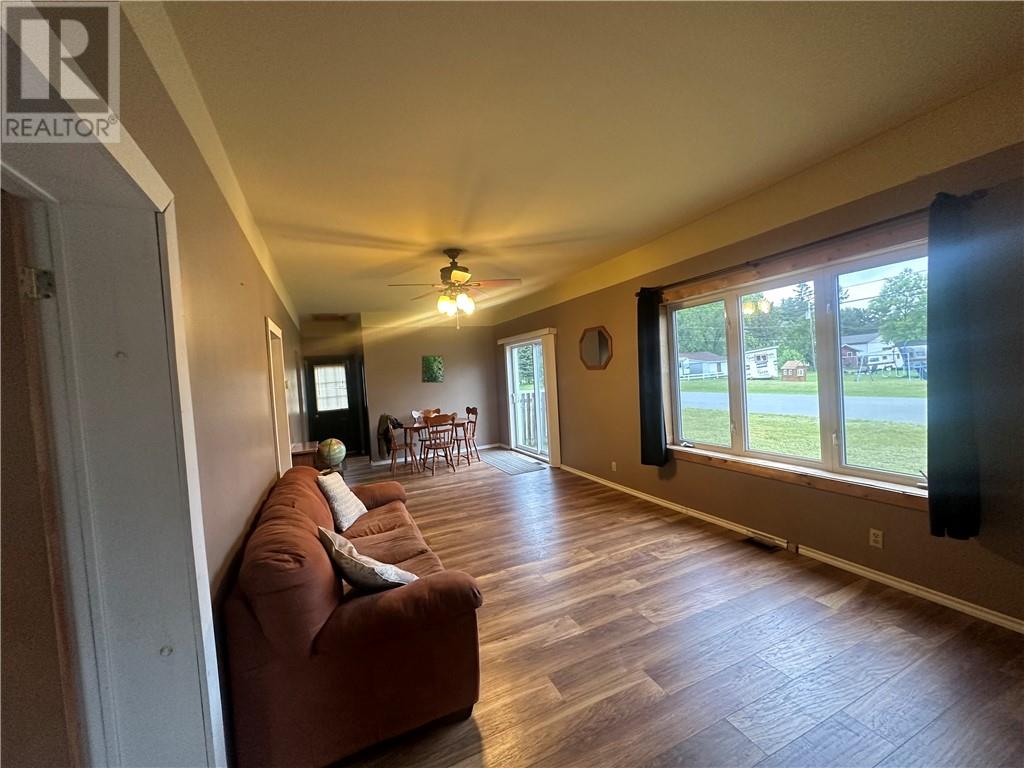 24 Algoma Street, Webbwood, Ontario  P0P 2G0 - Photo 6 - 2124224