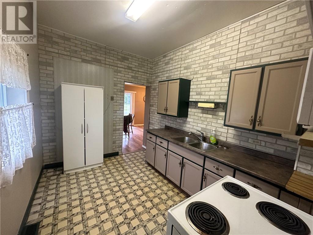 24 Algoma Street, Webbwood, Ontario  P0P 2G0 - Photo 9 - 2124224