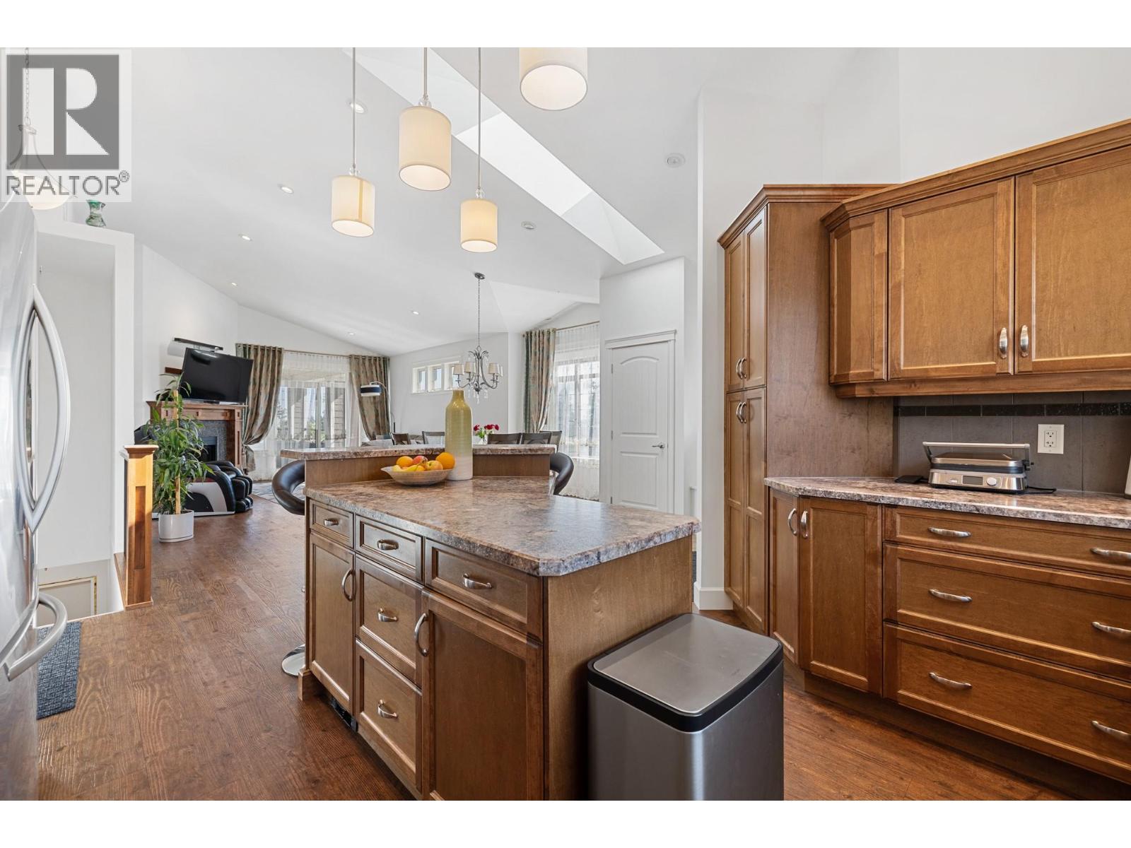 374 Trumpeter Court, Kelowna, British Columbia  V1W 5J4 - Photo 11 - 10360035