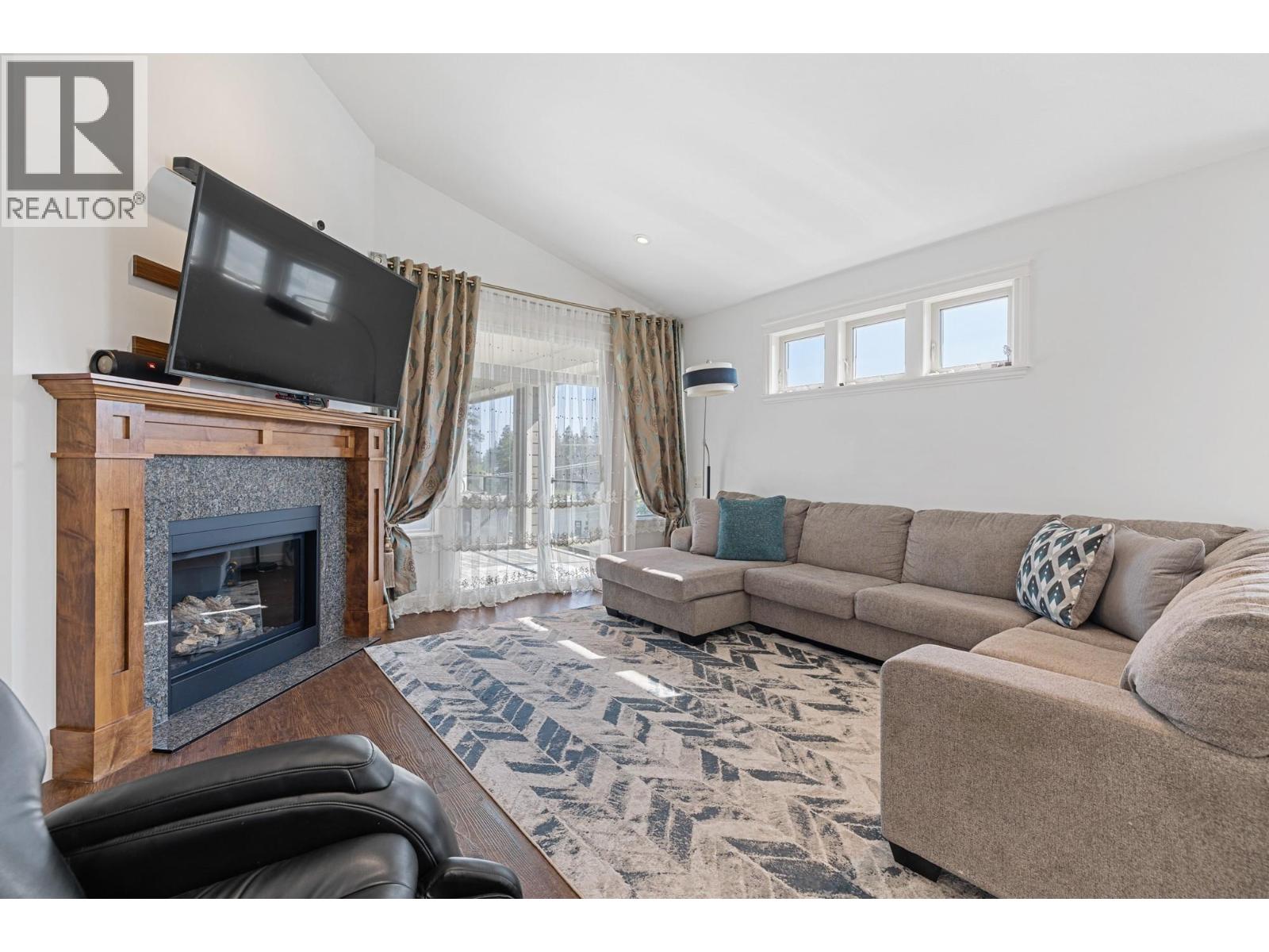 374 Trumpeter Court, Kelowna, British Columbia  V1W 5J4 - Photo 4 - 10360035