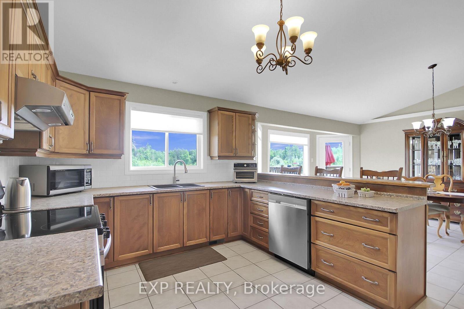 372 Stonehome Crescent, Mississippi Mills, Ontario  K0A 1A0 - Photo 18 - X12354644
