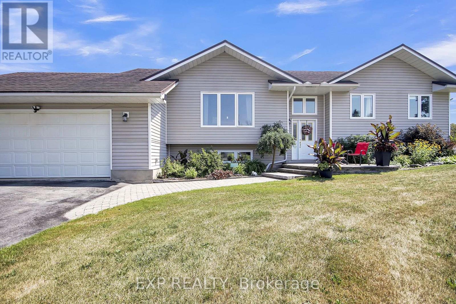 372 Stonehome Crescent, Mississippi Mills, Ontario  K0A 1A0 - Photo 3 - X12354644